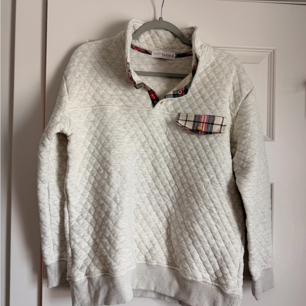 Quilted sweatshirt with plaid. Large